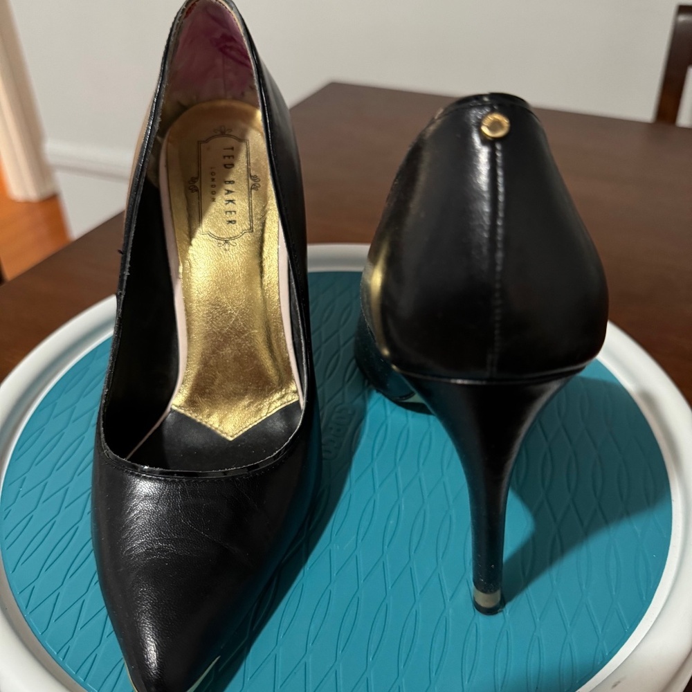 Ted Baker London black leather heels w/ gold plated tip and heel